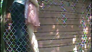 Изкусителка в бельо и чорапи показва неприлично желание на български порно актриси леглото
