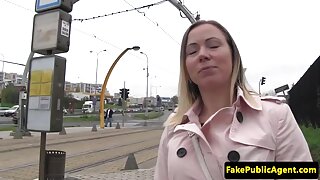 Блондинката се предаде на хахал след сладък порно по български кунилингус