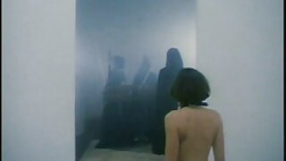 Масажистка угажда гол клиент порно преведено на български с пръсти