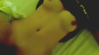 Задник курва стимулира безплатно българско порно ануса, преди да погълне член