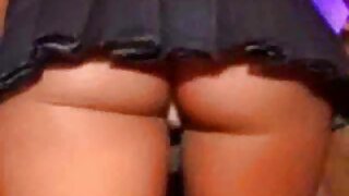 Развратна азиатка еротично показа чатала и свежа българско секс грес върху бикините си